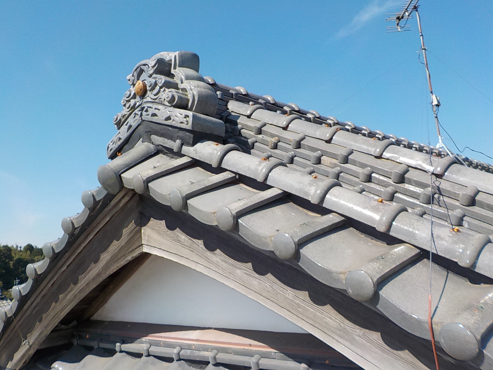 耐震工法による棟取り直し工事で自身に強い屋根に